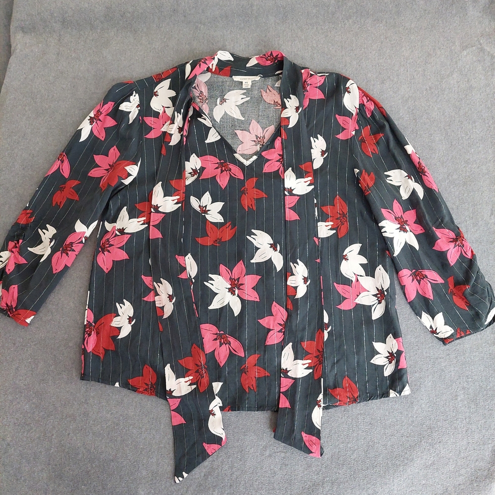 Como Blu Floral Pinstripe Tie-Neck Blouse - Petite Small (PS)